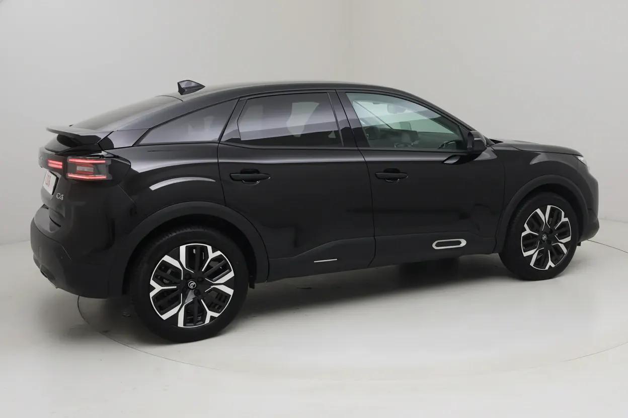 Citroën C4 Paris vue 3 Citroën C4 en leasing sans apport à Paris — vue 3