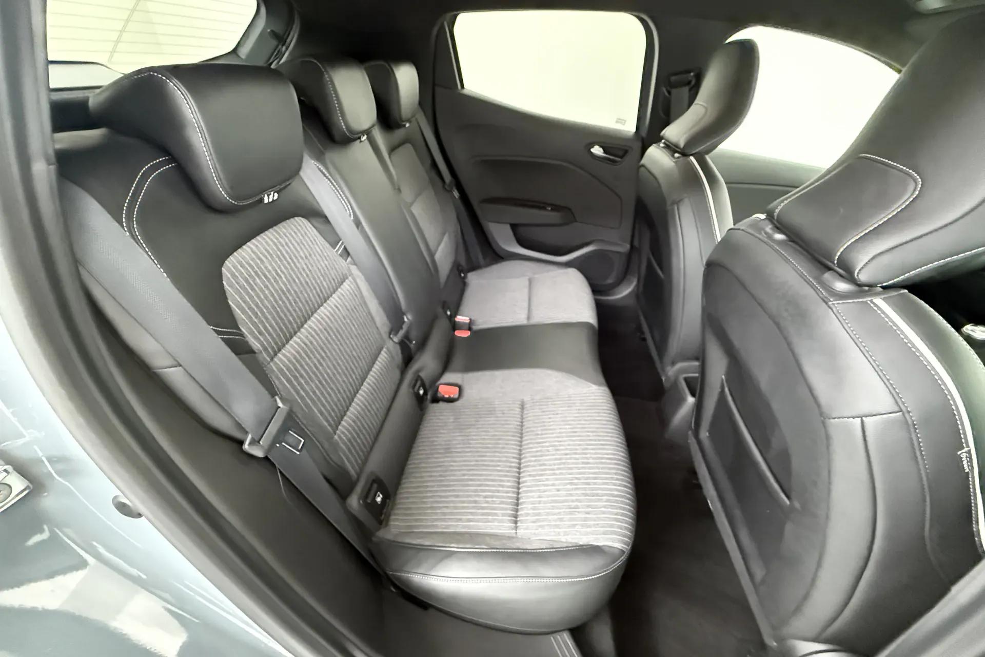 Renault Clio V Paris vue 5 Renault Clio V en leasing sans apport à Paris — vue 5