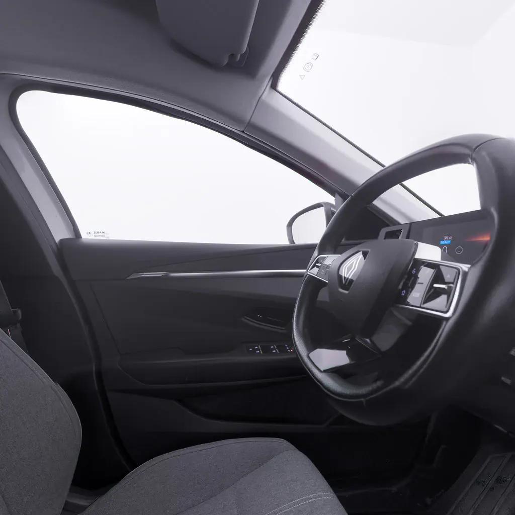 Renault Mégane E-Tech Paris vue 4 Renault Mégane E-Tech en leasing sans apport à Paris — vue 4