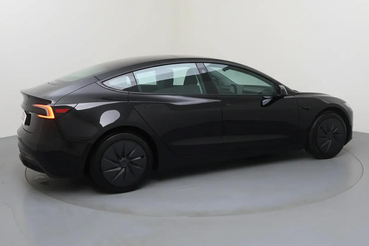 Tesla Model 3 Paris vue 3 Tesla Model 3 en leasing sans apport à Paris — vue 3